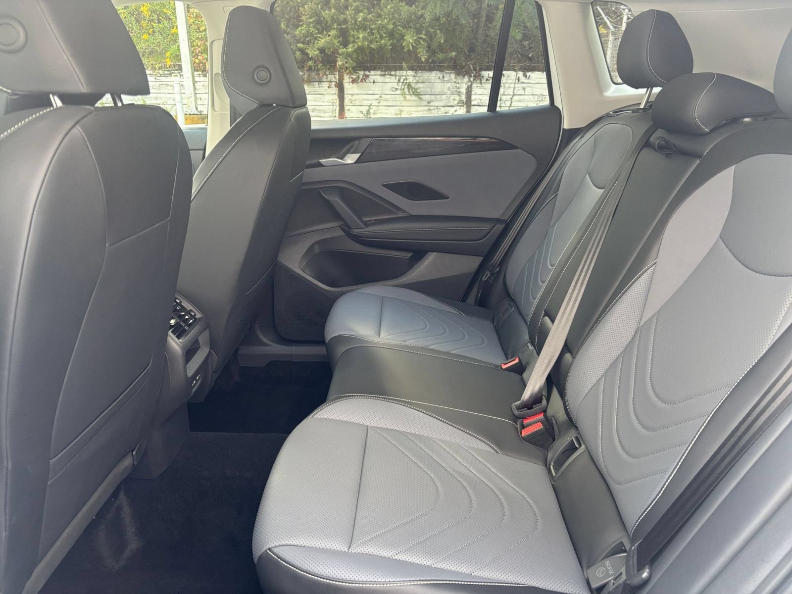 Used 2026 Volkswagen Tiguan SE AWD/4WD image 27