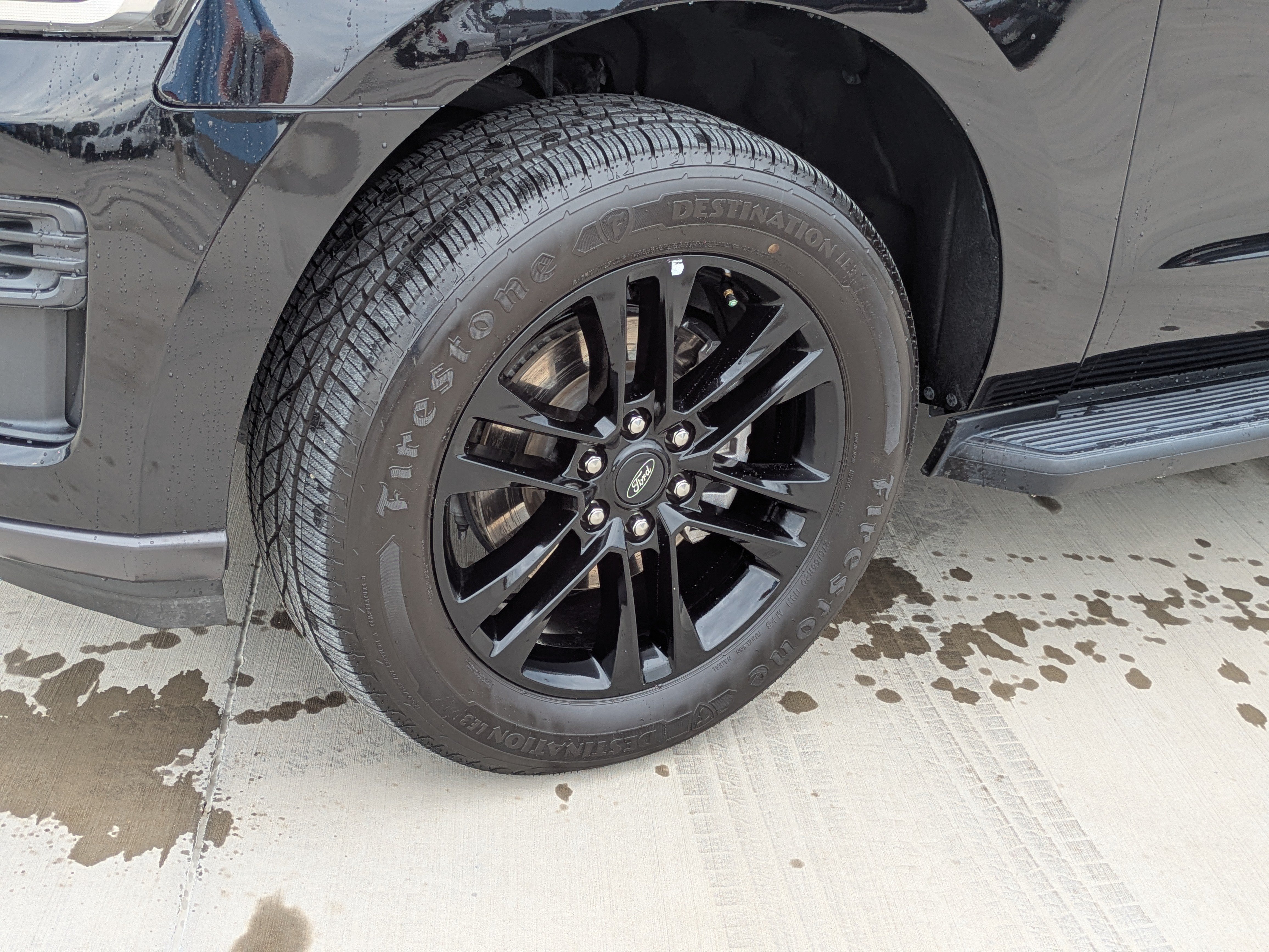Used 2024 Ford Expedition XLT AWD/4WD image 9