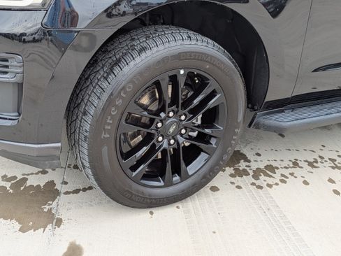 Used 2024 Ford Expedition XLT AWD/4WD image 9