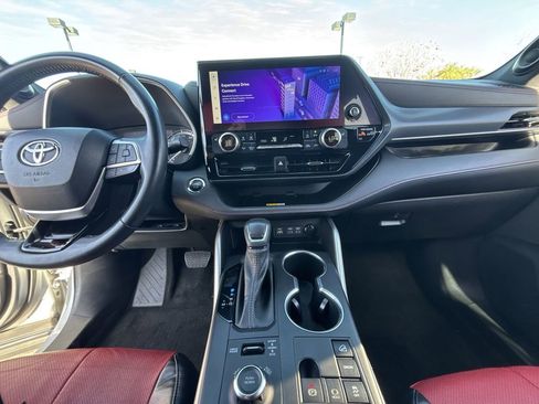 Used 2023 Toyota Highlander L image 21