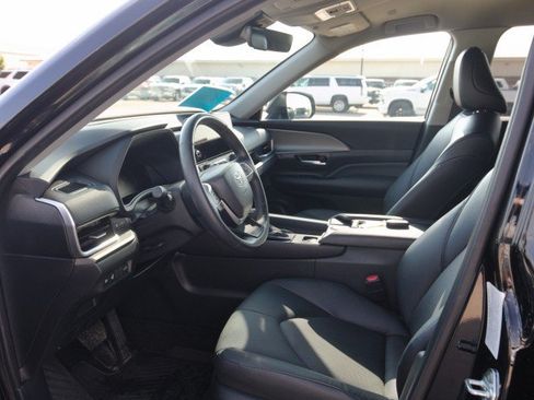 Used 2024 Toyota Grand Highlander AWD image 14
