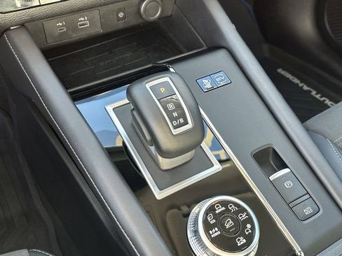 Used 2024 Mitsubishi Outlander SE image 33