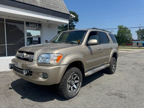 Used 2006 Toyota Sequoia SR5 AWD/4WD image 2