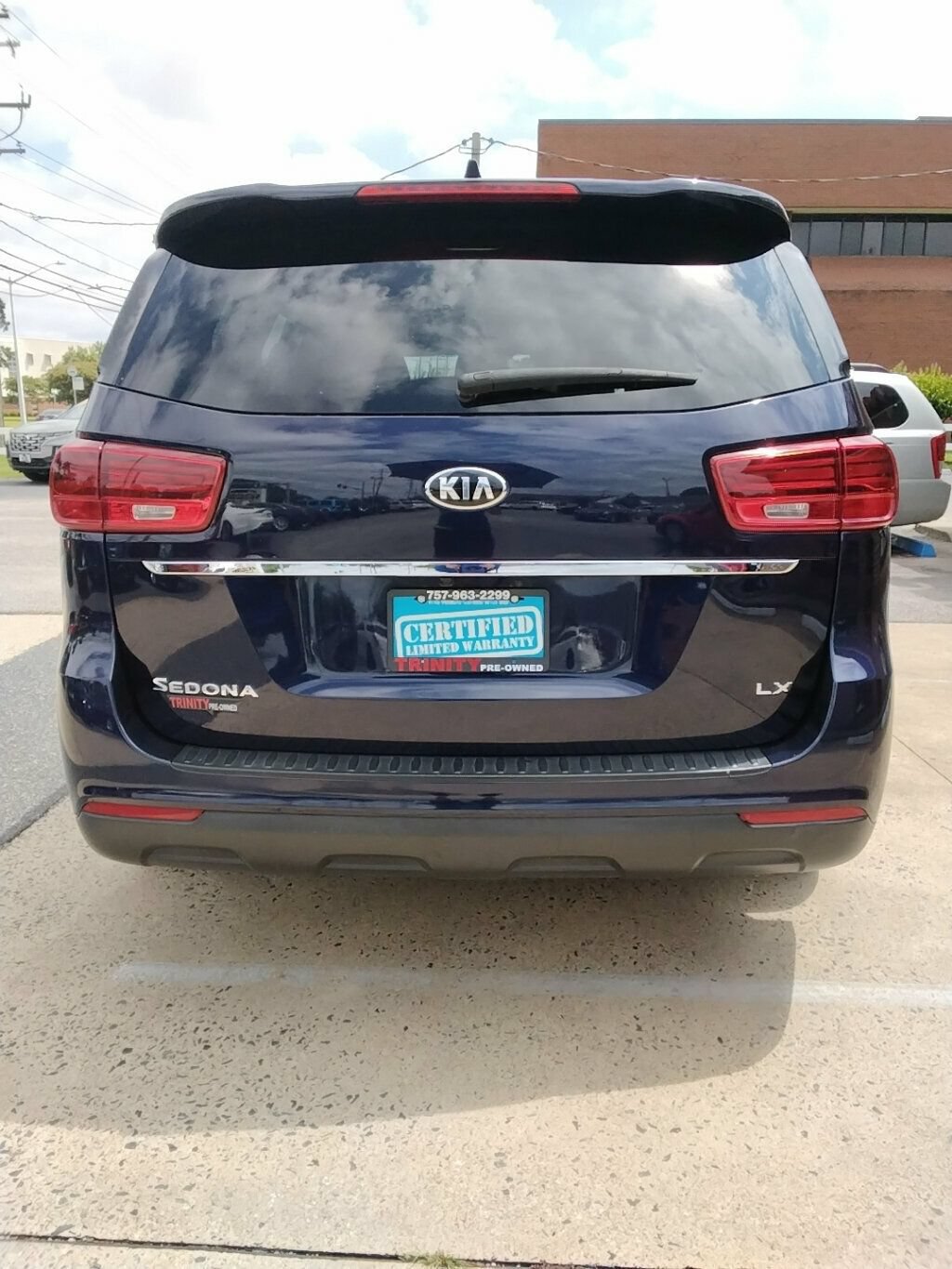 Used 2021 Kia Sedona LX FWD image 3