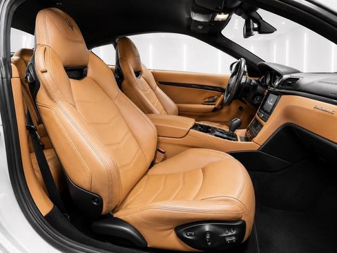 Used 2016 Maserati GranTurismo Sport RWD image 11