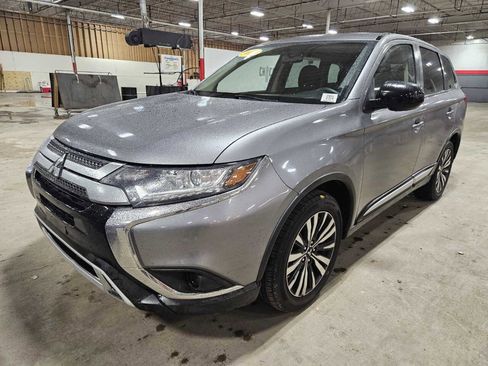 Used 2020 Mitsubishi Outlander ES image 1