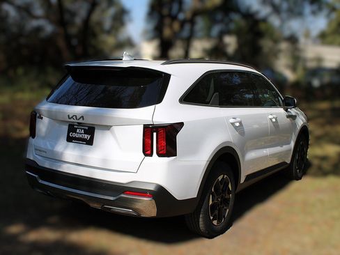 New 2026 Kia Sorento S w/ S Panoramic Sunroof Package image 7
