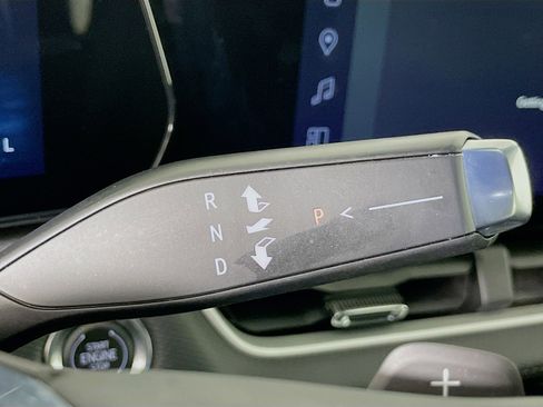 Used 2025 Chevrolet Equinox LT image 25