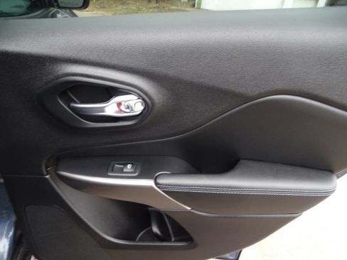 Used 2021 Jeep Cherokee Sport w/ Popular Appearance Group image 35