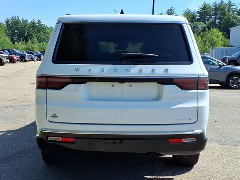 Used 2024 Jeep Wagoneer L Series III w/ Flexible Seating Group AWD/4WD image 5