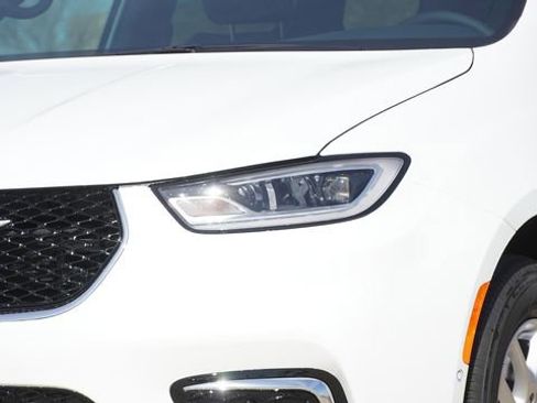 New 2026 Chrysler Pacifica Select FWD image 4