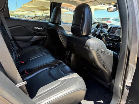 Used 2021 Jeep Cherokee Latitude Lux w/ Sun & Sound Group FWD image 17