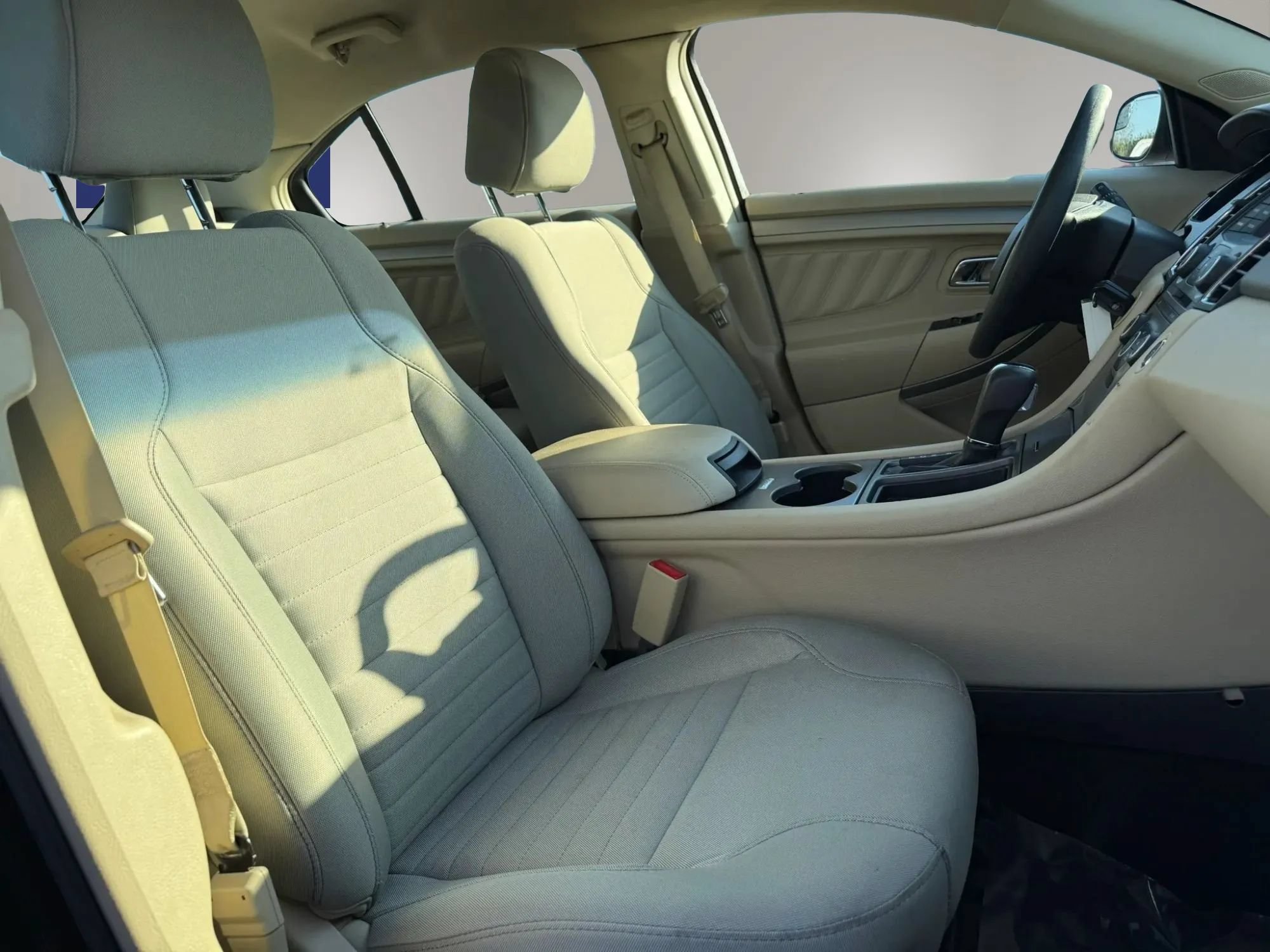 Used 2018 Ford Taurus SE FWD image 25