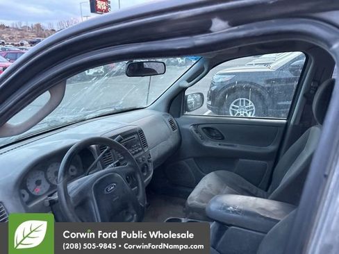 Used 2003 Ford Escape XLS image 8