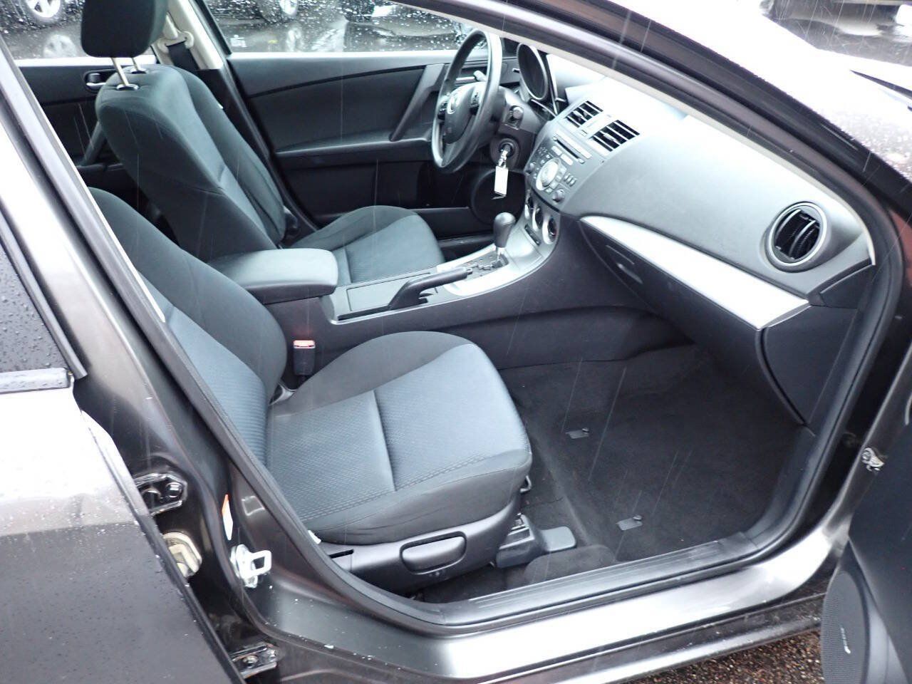 Used 2010 MAZDA MAZDA3 i Touring FWD image 9