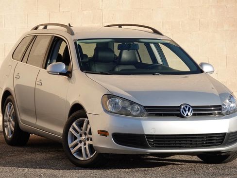 Used 2010 Volkswagen Jetta TDI FWD image 38