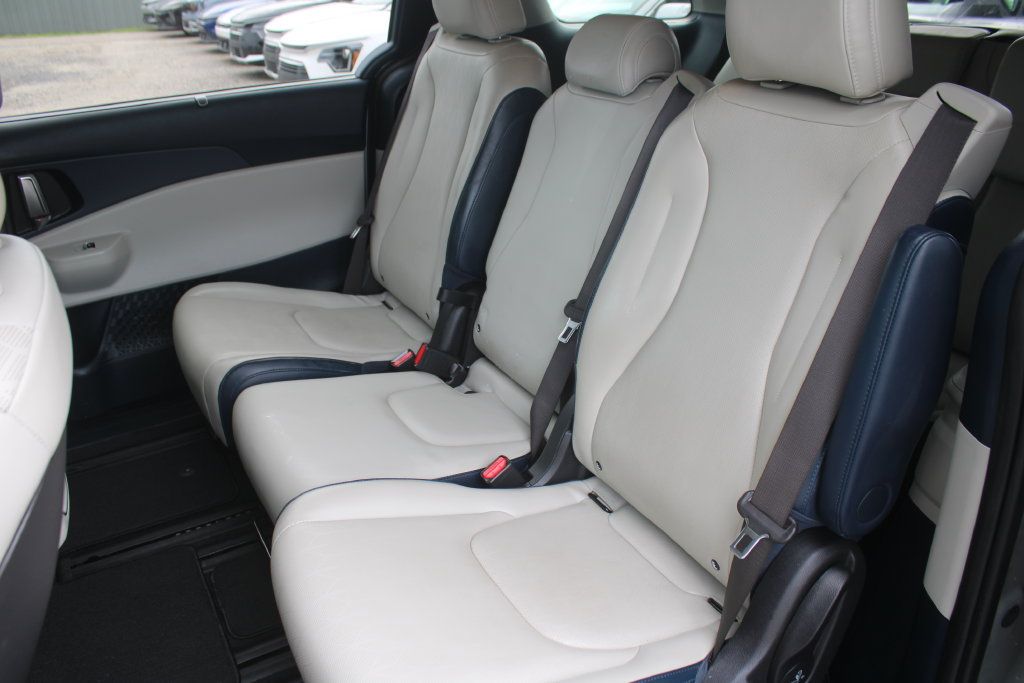 Certified 2025 Kia Carnival EX FWD image 19