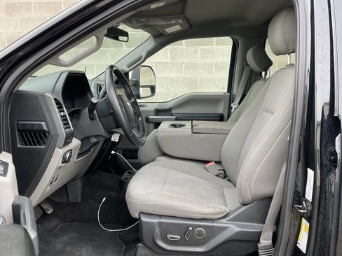 Used 2018 Ford F150 XLT w/ Equipment Group 302A Luxury image 10