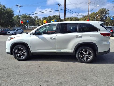 Used 2019 Toyota Highlander LE image 4