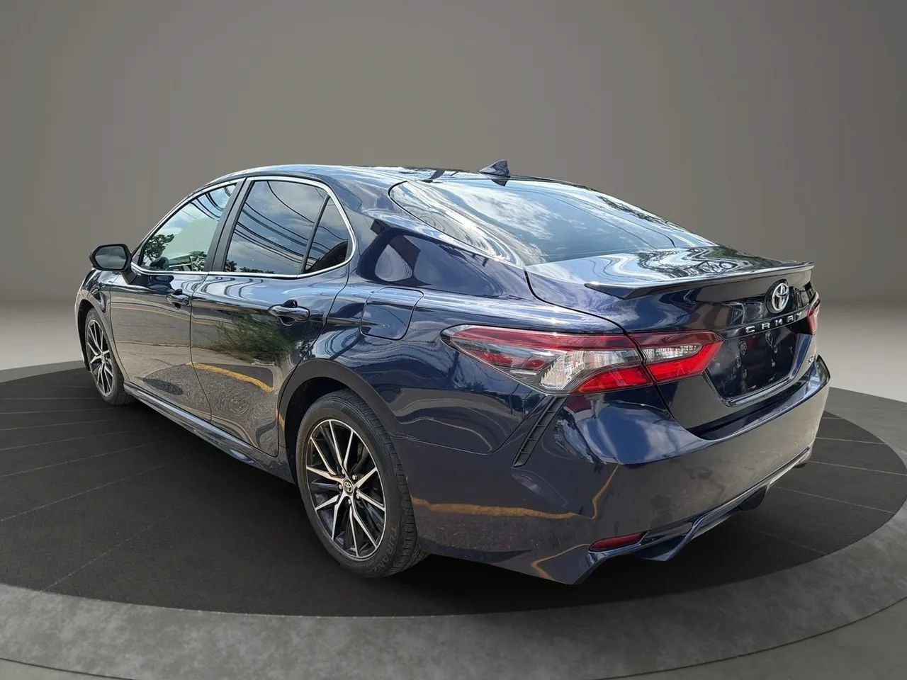 Used 2021 Toyota Camry SE FWD image 7