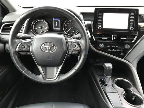 Used 2022 Toyota Camry SE image 7