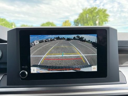 Used 2025 Toyota 4Runner SR5 AWD/4WD image 17