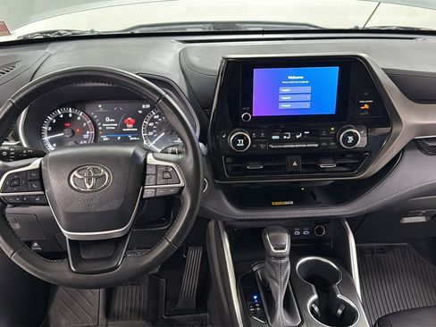Certified 2023 Toyota Highlander XLE image 9