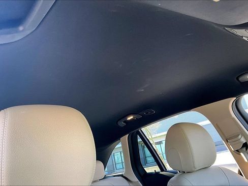 Used 2021 Mercedes-Benz GLC 300 4MATIC w/ Premium Package image 13