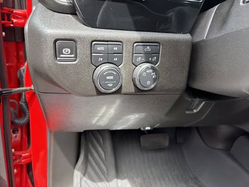 Used 2025 Chevrolet Silverado 1500 LT w/ Z71 Off-Road Package AWD/4WD image 17