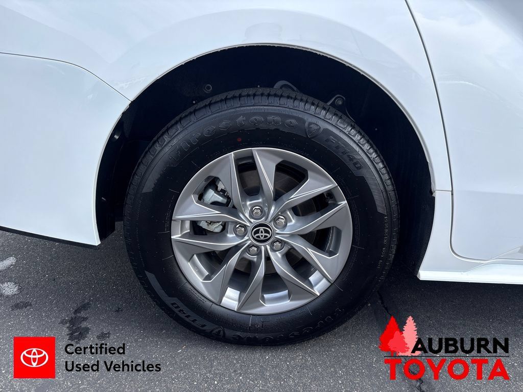 Certified 2025 Toyota Sienna LE FWD image 12