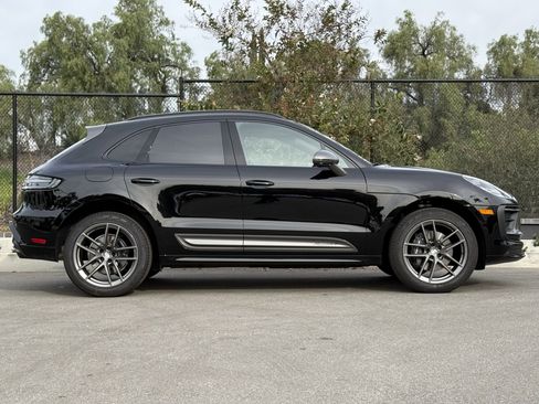 Used 2025 Porsche Macan image 8