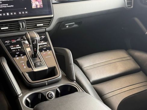 Certified 2020 Porsche Cayenne S AWD/4WD image 32