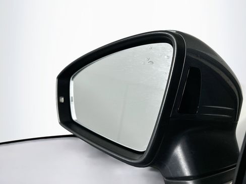 Used 2024 Volkswagen Tiguan SE image 16