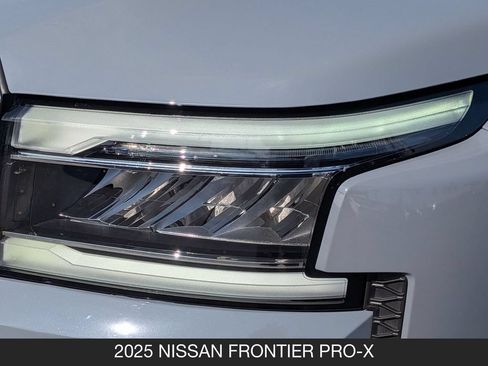 Used 2025 Nissan Frontier Pro-X RWD image 10