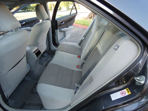 Used 2013 Toyota Camry LE image 45