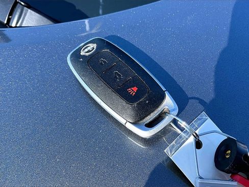 Used 2023 Nissan Rogue S image 11