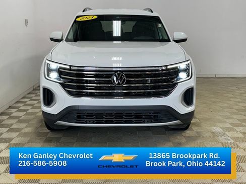 Used 2024 Volkswagen Atlas SE FWD image 2