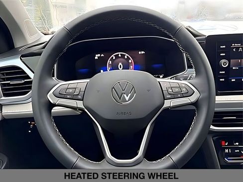 Used 2025 Volkswagen Taos SE w/ Panoramic Sunroof Package AWD/4WD image 18