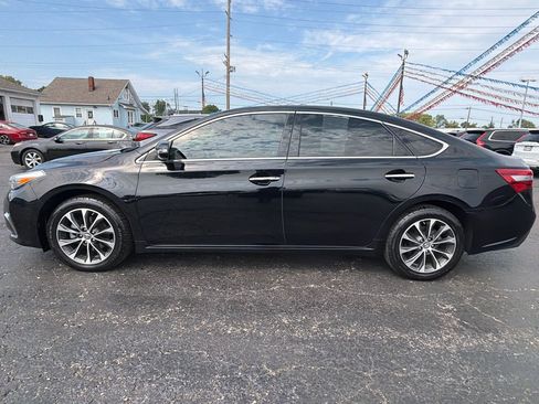 Used 2017 Toyota Avalon XLE Premium w/ All Weather Liner Package FWD image 4