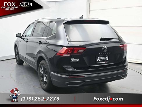 Used 2024 Volkswagen Tiguan SE w/ Panoramic Sunroof Package AWD/4WD image 15