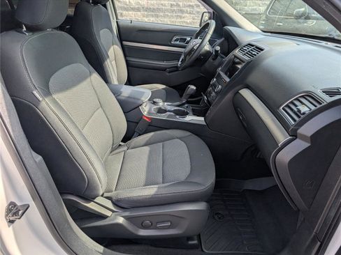 Used 2019 Ford Explorer XLT w/ Equipment Group 201A AWD/4WD image 11