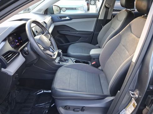 Certified 2022 Volkswagen Taos SE FWD image 14