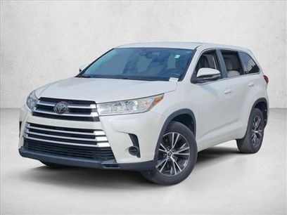 Used 2017 Toyota Highlander LE