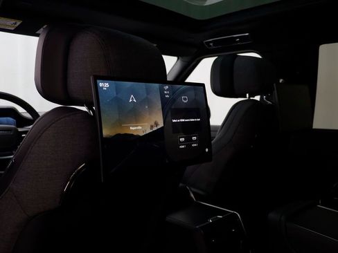 New 2025 Land Rover Range Rover SV AWD/4WD image 18