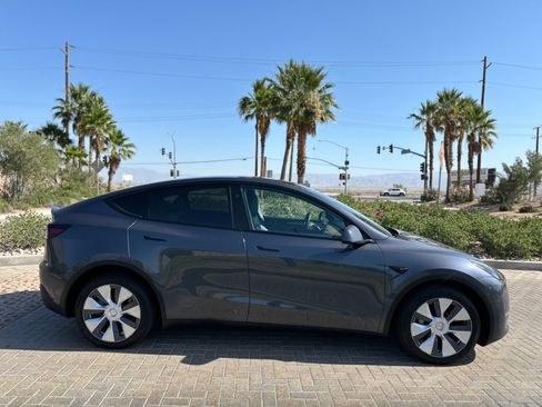 Used 2023 Tesla Model Y Long Range AWD/4WD image 10