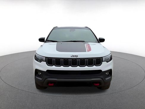 Used 2025 Jeep Compass Trailhawk image 4