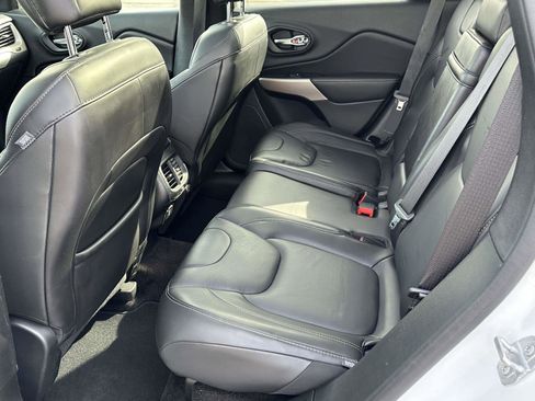 Used 2018 Jeep Cherokee Limited image 12