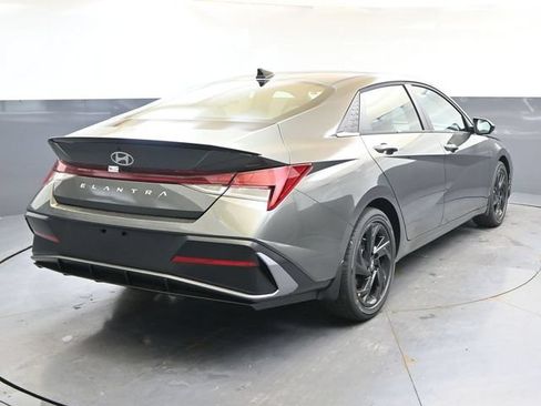 Used 2026 Hyundai Elantra SEL Sport Premium w/ Cargo Package FWD image 5