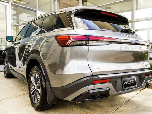 Used 2025 INFINITI QX60 Pure w/ Cargo Package image 10