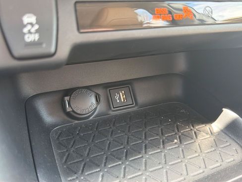 Used 2025 Toyota RAV4 XLE Premium FWD image 32